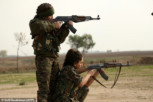 1xce06zgkQ28e9e5aede2c9b2dcc-3358261-Syriac_Christian_women_members_of_the_battalion_called_the_Femal-a-7_1450021540314