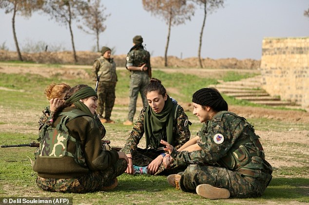 2d20lwraRf26edb43bbd5254df78-3358261-The_Female_Protection_Forces_of_the_Land_Between_the_Two_Rivers_-a-2_1450021486540