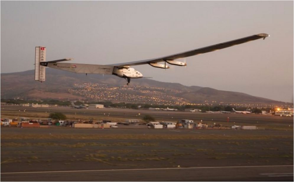 طائرة شمسية تعبر الأطلسي دون قطرة وقود (صور)